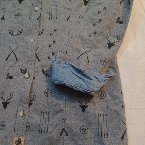 Legendary Whitetails Flannel Shirt with Hunting Motifs Women's Size Medium - Picture 4 of 10